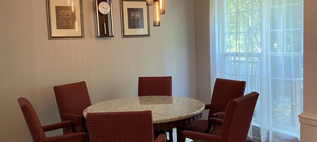 Serene Townhome minutes away from Christiana Mall, DE Race Park and Univ. of DE in Newark