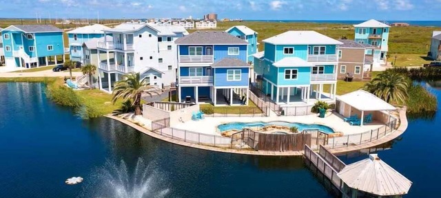 Shared pool, Shared Hot Tub, Parking for 3 in Port Aransas