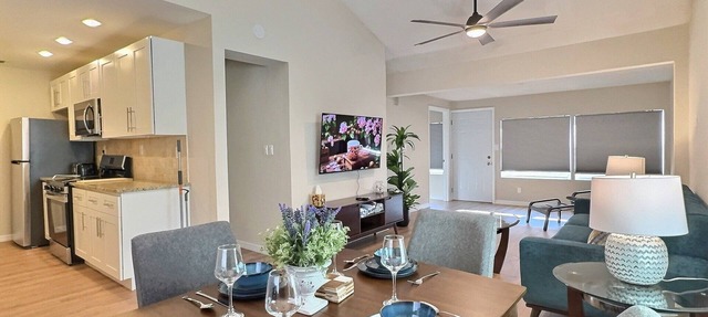 Siesta Key Beachside Getaway Cottage Walking Distance to Beach and Village in Sarasota