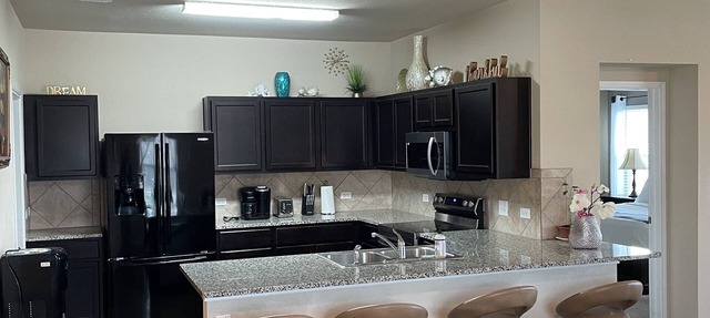 Single home with 5 bedrooms sleep 10 at a corner lot, fully garage to use in Pflugerville