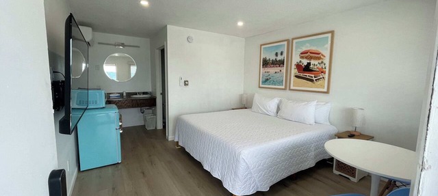 Single King Room (Upper Level) in Lake City