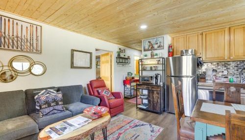 Ski-In Red River Retreat: Balcony, Mountain Views! in Red River