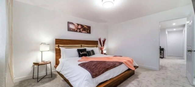 Soothing 3BDRM-King house near ice rink and golf course with WiFi in Stony Plain in Stony Plain