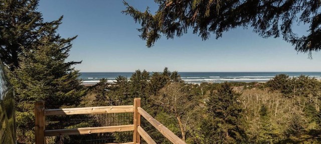 South Cape Dome Accessible, King - w/SHARED Luxury Bathhouse Access in Cloverdale