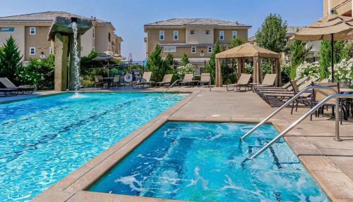 Spacious 2BR Reno Suite · Spring Mountain Views in Reno