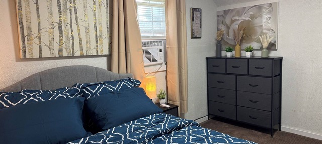 Spacious 3–4BR Home Perfect for Families Groups, Workers & Extended Stays. in Clarksburg