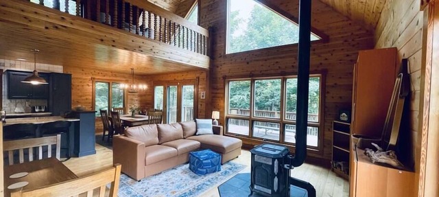 Spacious 4BR Lodge Near Caribou Lake All-Season in Lutsen