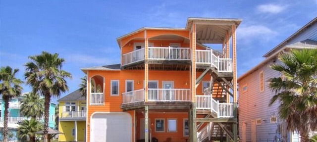 Spacious 7 Bedroom I Walk to the Beach I Pool/Hot Tub Access in Port Aransas