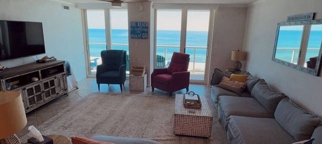 Spacious condo with gulf view in Pensacola Beach