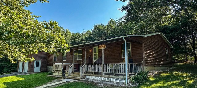 Spacious Eagle's Landing Cabin near Hocking Hills in Nelsonville