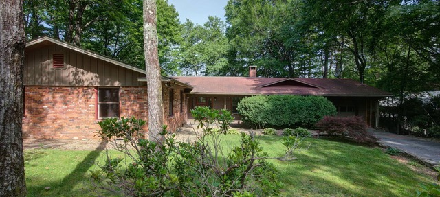Spacious, In-Town Hideaway in Highlands