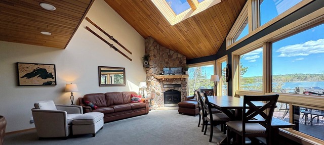 Spacious Lakehome Central to Superior's North Shore Attractions 3 Bed/2 Bath in Two Harbors