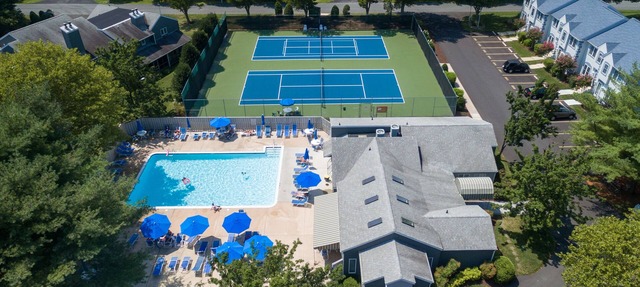 SPACIOUS LAKESIDE CONDO, POOL & TENNIS, NEAR BIKE TRAIL, OUTLETS, & RESTAURANTS in Rehoboth Beach