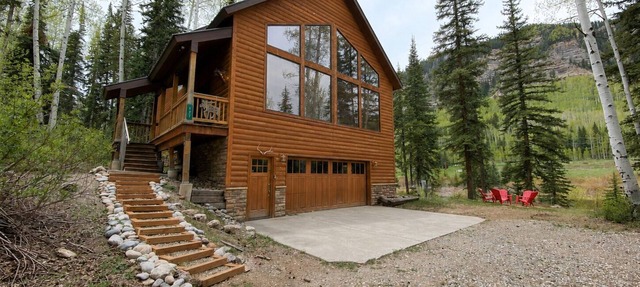 Spacious Lodge with Pond just 1 Mile to Purgatory Ski Resort in Durango