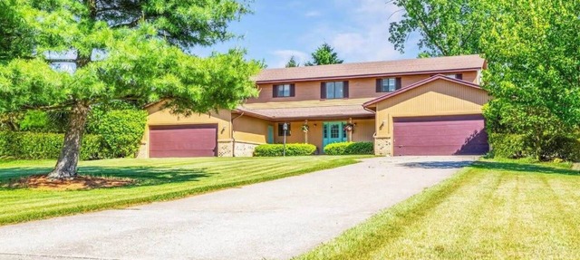 Spacious multi-unit retreat in Rockford in Rockford