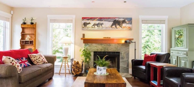 Spacious Town Home, Private Hot Tub, Garage in Whistler