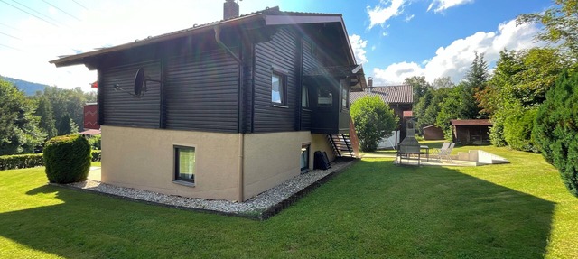 Spacious vacation apartment for up to 13 people in the Hohen Bogen vacation village in Arrach
