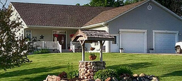 Spacious Waterfront Vacation Rental on Lake Sakatah in Rice County, Minnesota in Morristown