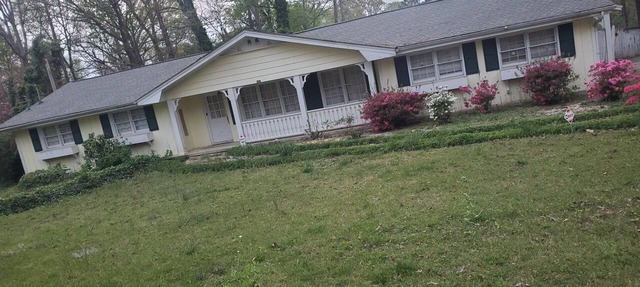 Specious Ranch home with moonlight windows 2.5 miles to Stone Mountain Park in Stone Mountain