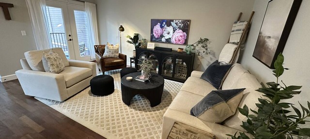 Stay in the heart of historic Jacksonville at Selah House. Walk to Britt Festival, restaurants, wine tasting, shops, and downtown in minutes. Features luxury Saatva mattresses, a spa-like primary suite, garage parking, and a covered balcony. in Jacksonville
