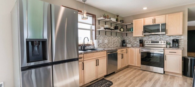 Steps away from golf course + Close to beach in Ashby