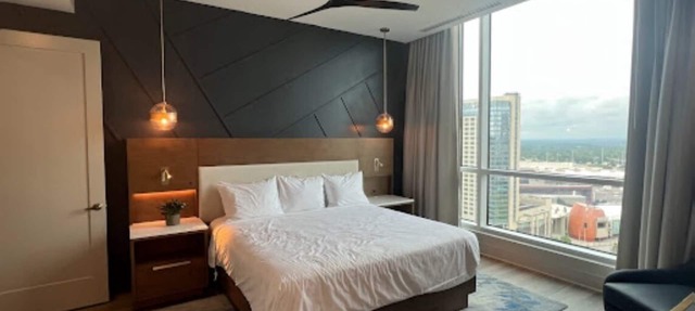 Steps from Centennial Park. Atl Studio, beautiful views. Downtown fun awaits! in Atlanta