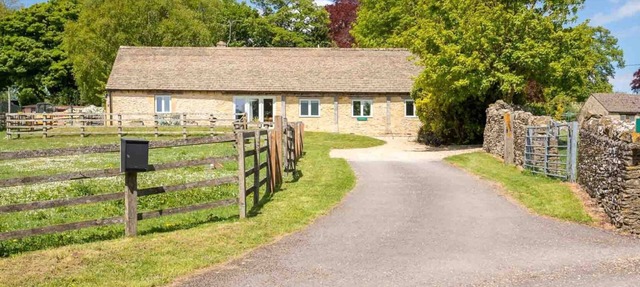 STONEWELL COTTAGE, pet friendly, with a garden in Stow-On-The-Wold in Cheltenham