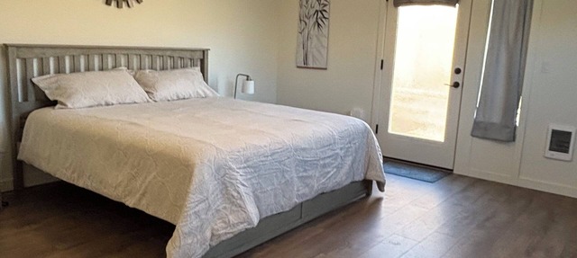 Studio in Forest Grove offers a ground-floor apartment in Forest Grove, Oregon. in Forest Grove