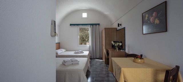 Studio in Perissa beach for 4 people in thira