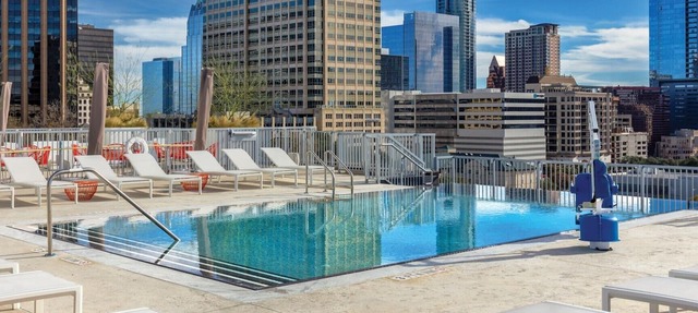 Studio unit/Austin - Full Kitchen, W/D, Rooftop Pool, & More! in Austin