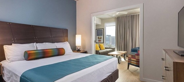 Studio unit/Austin - Full Kitchen, W/D, Rooftop Pool, & More! in Austin