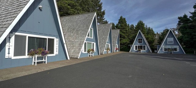 Stunning A Frame with Fantastic Views in Otter Rock, Oregon in Otter Rock