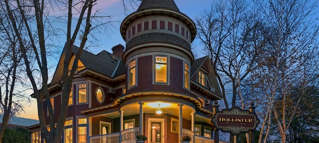 Stunning Historical Mansion: 8 bedrooms (sleeps 16+). in Prescott