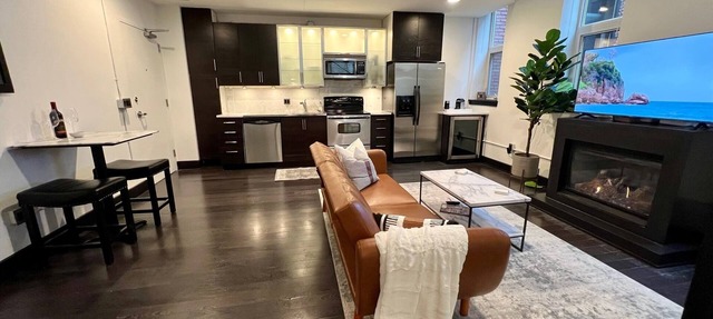 Stylish Downtown Grand Rapids with parking and fitness center in Grand Rapids