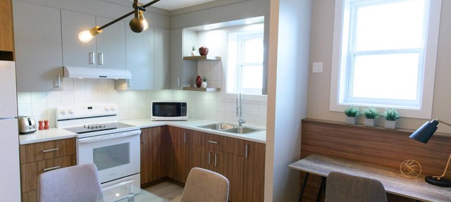Suite with cloesed bedroom and sofa bed in the city center (Le Court-toit) in Rouyn-Noranda