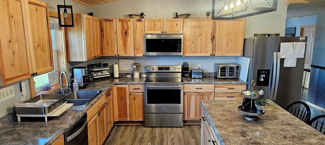 Sunrise Lake Escape Lakefront House/2nd house. Dock, WiFi, AC, hot tub, fire pit in Osakis