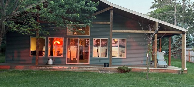 SUNSET BEACH CABIN - Charming 2-bedroom home INCLUDES PONTOON RENTAL! in Perham