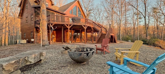 Sunset Mountain Views- Spacious Luxurious cabin in Morganton