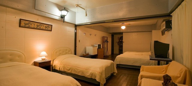 Surfside Bed & Breakfast in Onna