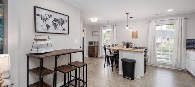 Tastefully designed 4-Bedroom Townhome! Open Concept in Pelham
