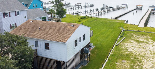 The Bay House - Soundfront, Dock, Gazebo, Close to Beach, Shops, Restaurants, Flex Stays in Kill Devil Hills