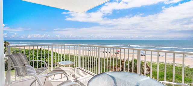 The Beachsider at Ormond: Luxe Oceanfront Condo, balcony & pool. (Daytona Beach) in Ormond Beach