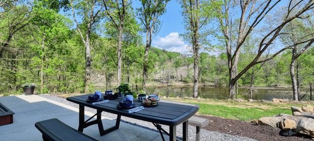 The Cataloochee Tiny Home on the Pigeon River in Cosby
