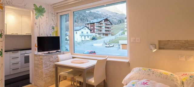 The Cristal apartment house is situated in a quiet, sunny and central location in Leukerbad