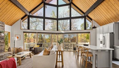 The Crown A-Frame Gated Central AC Lake Access in Lake Arrowhead