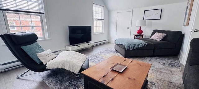 The Den on Drummond - centrally located, quaint & quiet 2nd story. Pet friendly. in Perth