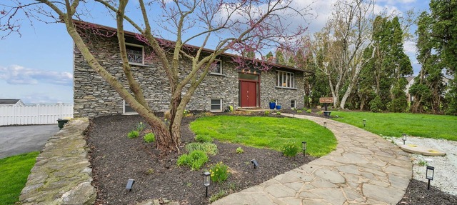 The Getaway a River View Home w/Pool & Hot Tub in Washington Boro