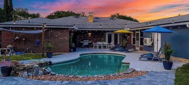 The Great Escape Pool Home-Private Resort, 5bedrooms upto 12 sleep in Orange Park