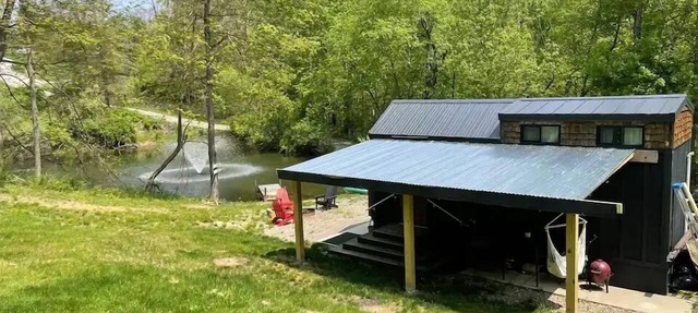 The Lost Tinyhouse in Triadelphia