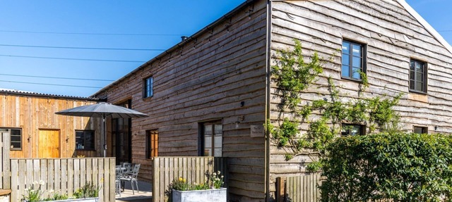 The Old Tractor Shed, Cheltenham - sleeps 12 guests in 5 bedrooms in Cheltenham